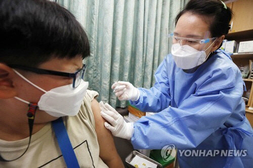 백신 접종받는 어린이[광주 북구청 제공]